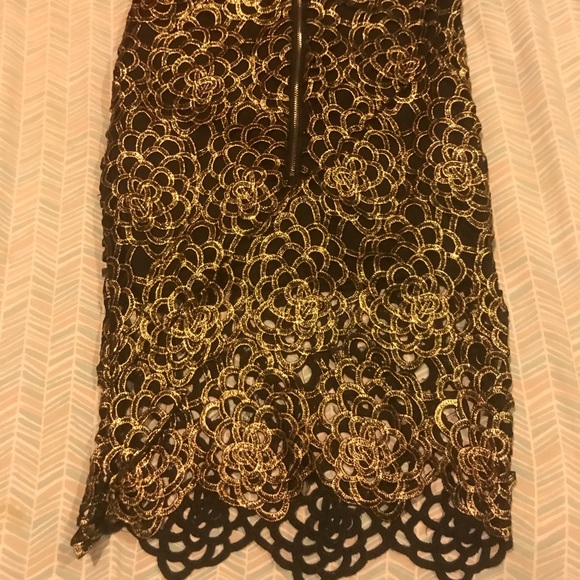 Gold skirt - Picture 2 of 2